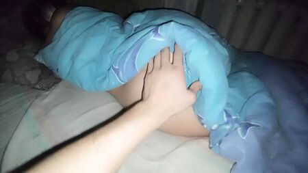 La jeune fille endormie s'est donnée à lui sans réserve - GeroinNut