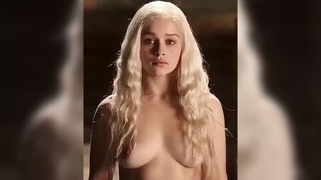 Les fesses d'Emilia Clarke en boucle