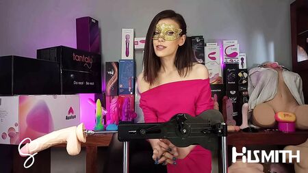Sarah Sue teste la machine à sexe Auxfun de Hismith