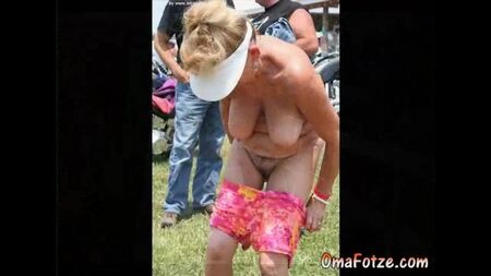 Compilation de photos en gros plan de chattes de mamies par OmaFotzE