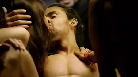 Priyanka Bose, Anangsha Biswas - Ascharya : « On s'en fout »