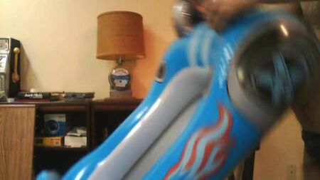 Baise sur un flotteur gonflable pour voiture
