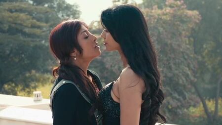 Compilation des scènes de Paoli Dam dans « Hate Story » (2012) avec sous-titres