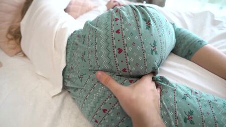 Arrête de dormir, il est temps de pétrir la chatte