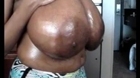 D'IMENSES SEINS NOIRS