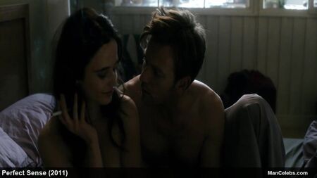 Ewan McGregor exhibe son superbe cul et sa bite