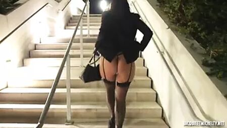 Une femme mûre française en bas noir RHT se fait prendre par deux mecs