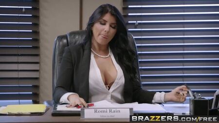 Brazzers - Gros seins au travail - Scène « Pressing News » avec R