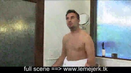Rachel Roxx : sa demi-sœur la rejoint sous la douche