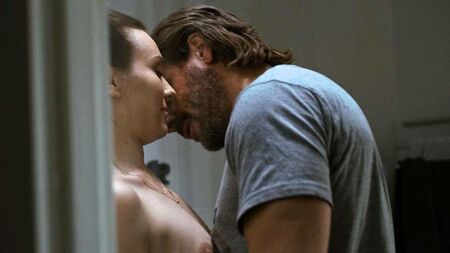 Aliette Opheim nue dans une scène de sexe tirée du film « Hassel » sur ScandalPlanet.Com