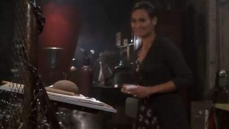Tia Carrere - La femme de mon prof (1999) Milf et jeune