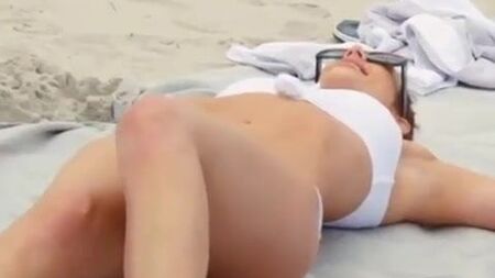 WWE - Carmella en bikini blanc