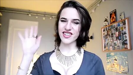 Superbe tutoriel de maquillage et jolie tenue de Galice, une travestie