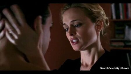 Heather Graham se fait prendre sauvagement par derrière