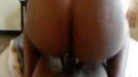 Une petite fille qui adore les sucettes