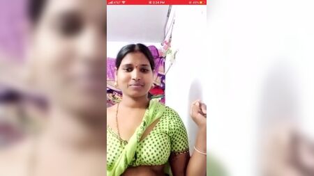 Vidéo de strip-tease d'une jeune fille tamoule sexy