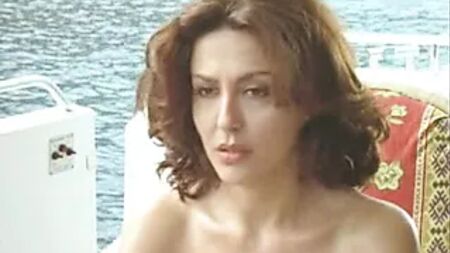 LA JEUNE SABRINA FERILLI NU DANS UN FILM ITALIEN