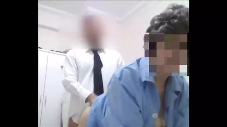 Un prof qui baise l'agent d'entretien de l'école - Porno turc