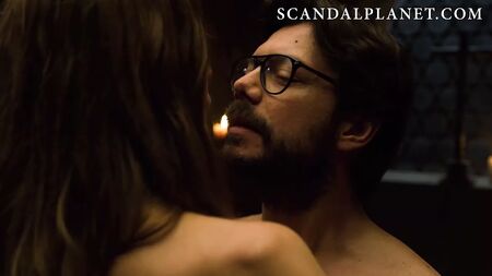 Compilation de photos de nu et de scènes de sexe d'Itziar Ituno sur ScandalPlanet.Com