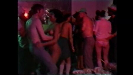 SOIRÉE DÉGUISÉE D'ÉTUDIANTES (Royaume-Uni, début des années 80) – 2e partie
