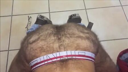 baise anale d'un cul poilu