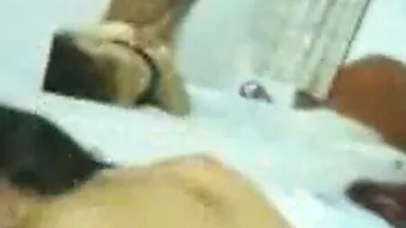 Une escorte malaisienne baisée dans un hôtel 5 étoiles indien