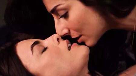 Necar Zadegan et Traci Thunderbird Dinwiddie - Elena Undone