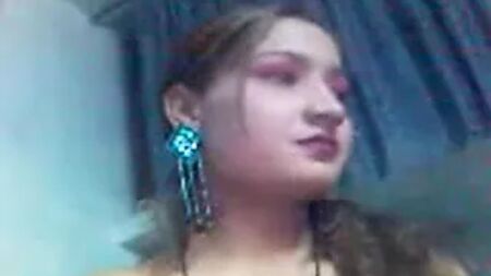 Hira, une véritable prostituée pakistanaise très sexy, démasquée par son client