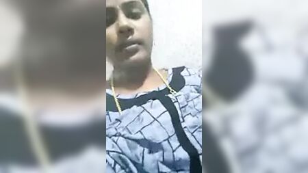 Les seins et la chatte d'une tante tamoule