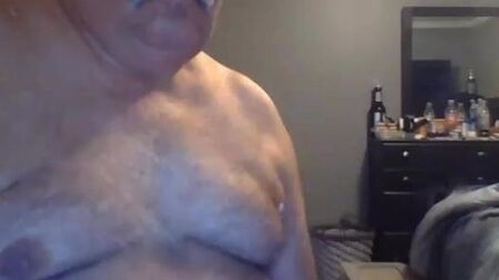 le spectacle de papy devant la webcam