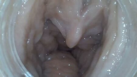 Voilà ce que voit ta bite ! Les contractions de la chatte filmées par la caméra du gode !