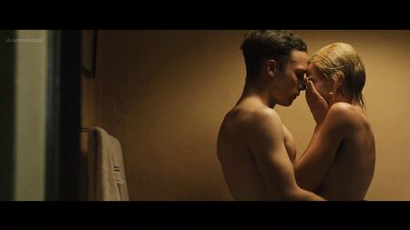 Margot Robbie, Dreamland, scène de sexe nue