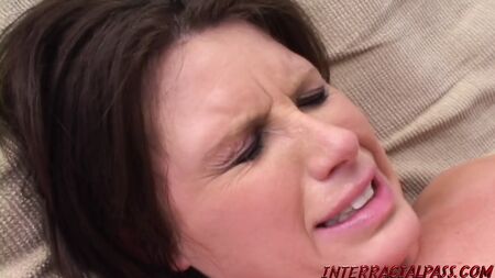 Lisa Sparxxx se fait prendre par derrière par la grosse bite noire de Blackzilla