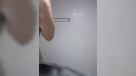 Ma copine pakistanaise de Karachi m'a envoyé une vidéo de nu sur WhatsApp