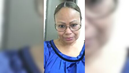 Une vieille Dominicaine de 59 ans – on voit bien sa vulve. Gros pénis