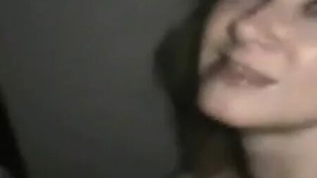 Une vraie salope blonde amateur au glory hole