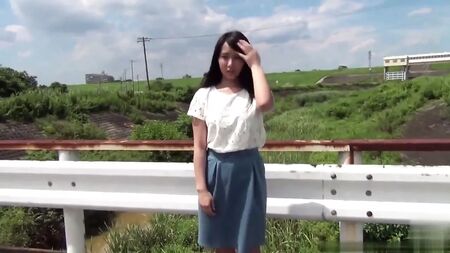 Des Japonaises montrent leur anus