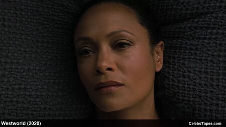 Scènes de nudité intégrale de Thandie Newton dans Westworld
