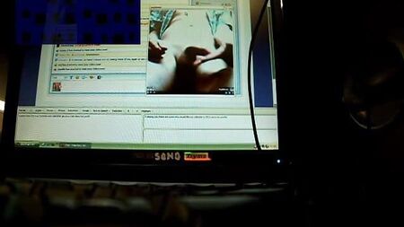 Chat en direct par webcam : les doigts dans le sexe