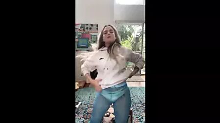 JoJo Levesque a laissé entrevoir ses seins sur Instagram