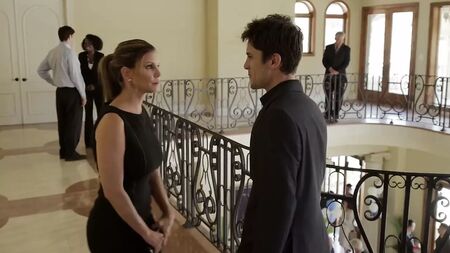 Les scènes de sexe très torrides de Charisma Carpenter dans *Bound*