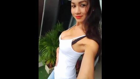 Une jolie ladyboy