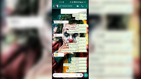 Une jeune fille sur Locanto passe un appel vidéo
