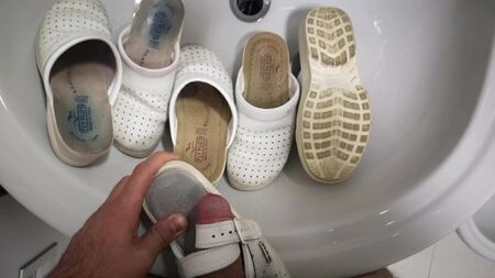 Putain, mon infirmière, ma tante, des sabots, des sandales, la collection Fly Flot
