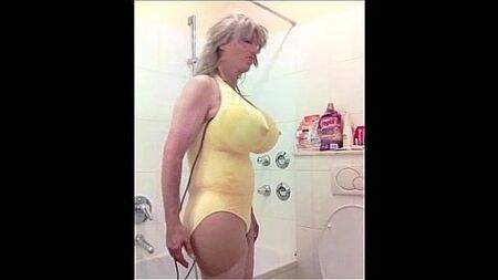 Body jaune pour l'augmentation mammaire