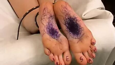 Chatouilles aux pieds