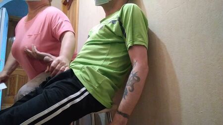 Un inconnu s'est masturbé en me regardant dans le couloir de la polyclinique