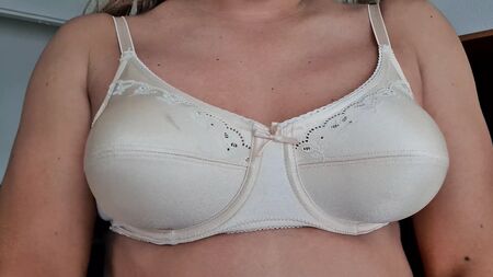 Soutien-gorge nude en nylon Ptex 34C, qui épouse et met en valeur les seins
