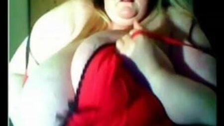 Une mamie aux seins de 95N