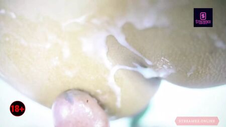 Sexe hard avec ma demi-sœur après le bain